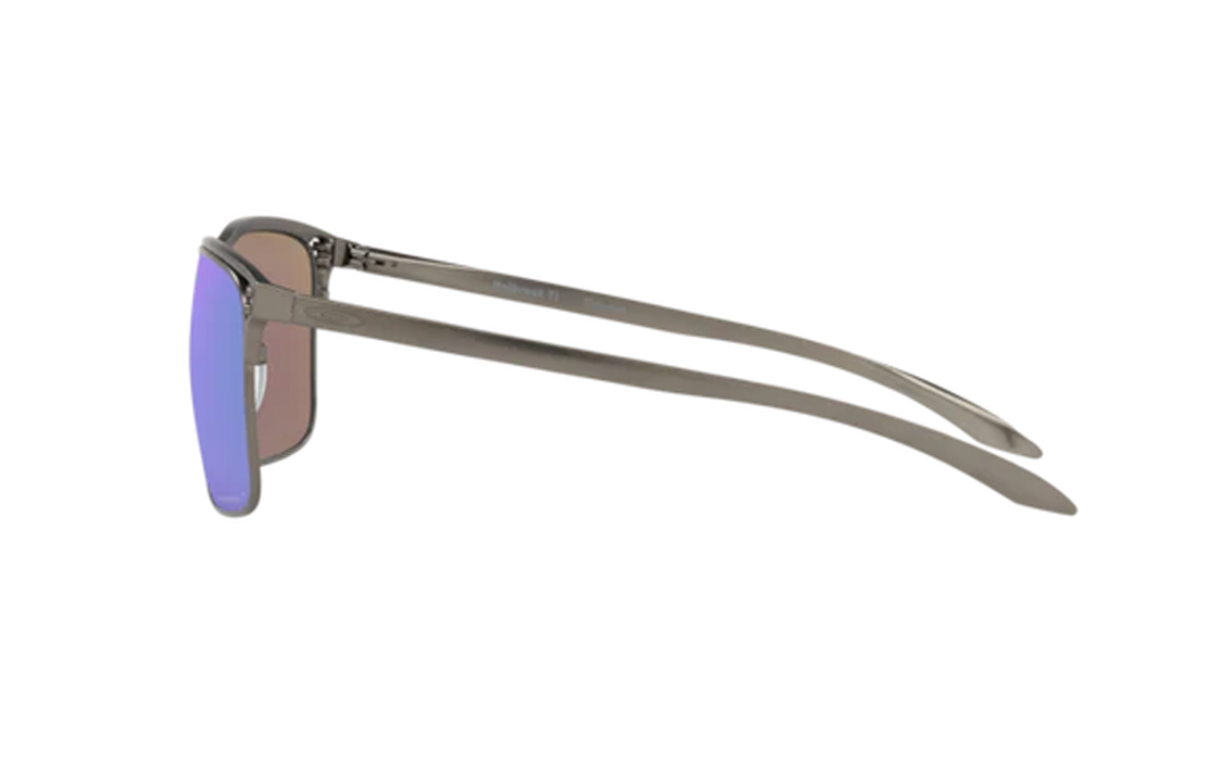 Shop オークリー チタニウム イレギュラーブラウン サングラス ロゴテンプルデザイン OO604804