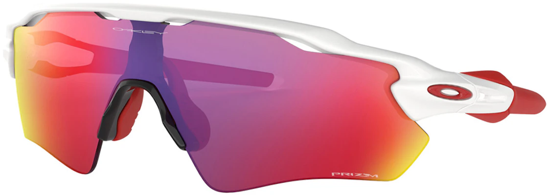Kacamata Hitam Plastik Putih Oakley dengan Logo di Tangkai OO920892080538 Order Kacamata Hitam Plastik Putih Oakley dengan Logo di Tangkai OO920892080538