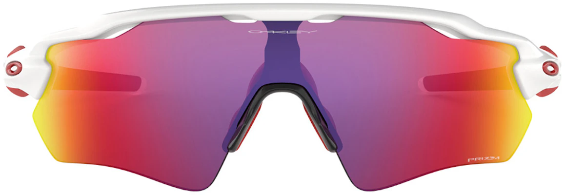 Kacamata Hitam Plastik Putih Oakley dengan Logo di Tangkai OO920892080538 Lookbook Kacamata Hitam Plastik Putih Oakley dengan Logo di Tangkai OO920892080538
