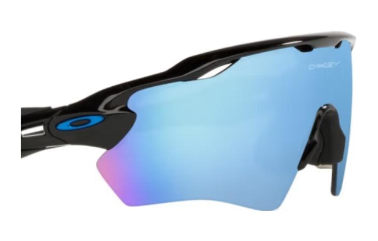 Lookbook Kacamata Oakley Ringan Sporty dengan Bingkai Unik untuk Pria & Wanita. 0OJ9001-23