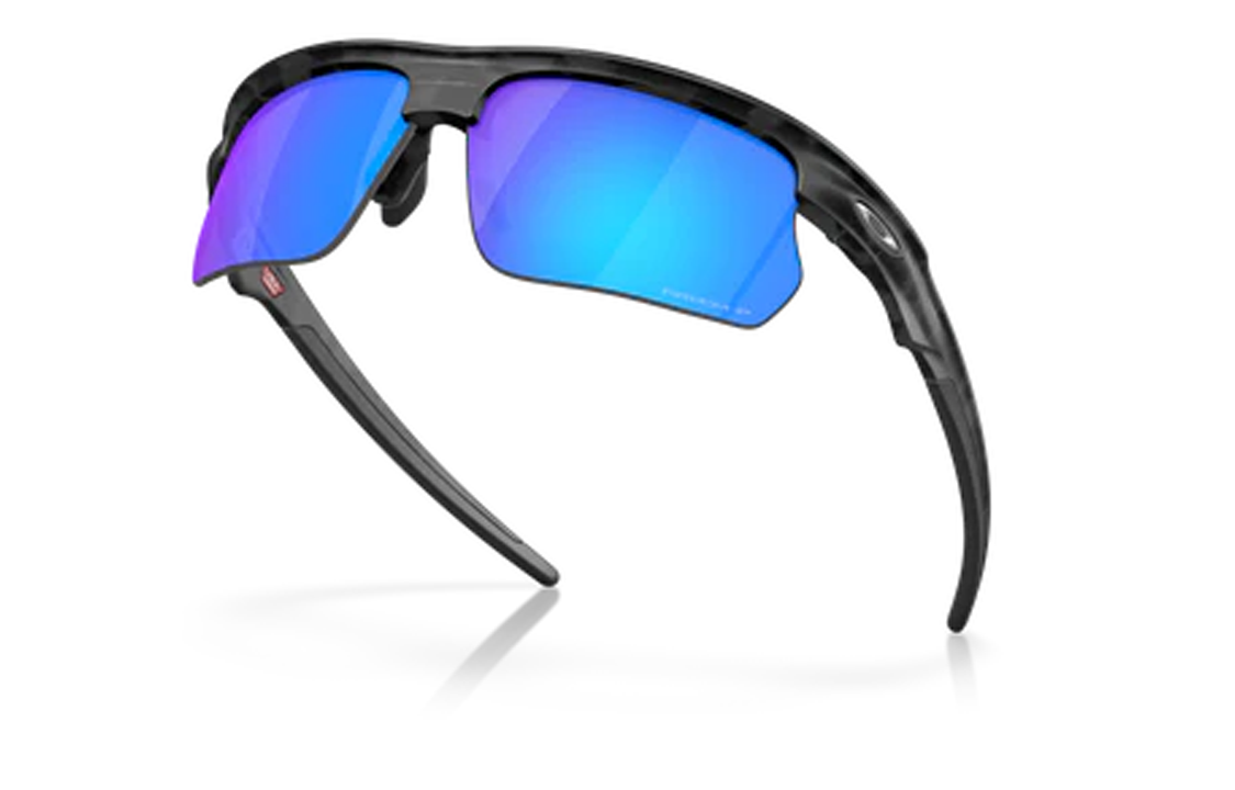 Lookbook Kacamata Oakley Logo Biru Frame TR Tidak Beraturan Unisex Gaya Couple. OO940005