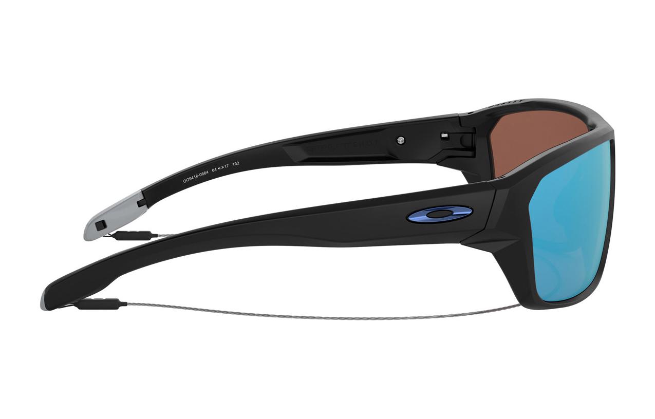 Shop Gafas de sol rectangulares negras Oakley para hombre con diseño de logo en patilla. OO941694160664