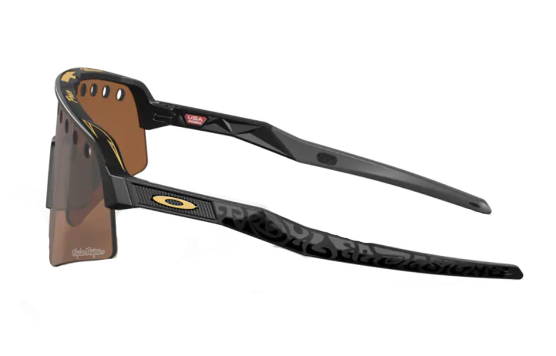 Shop Oakley 復古輕量不規則太陽眼鏡 男女通用 黑色框架。 0OO9465-19