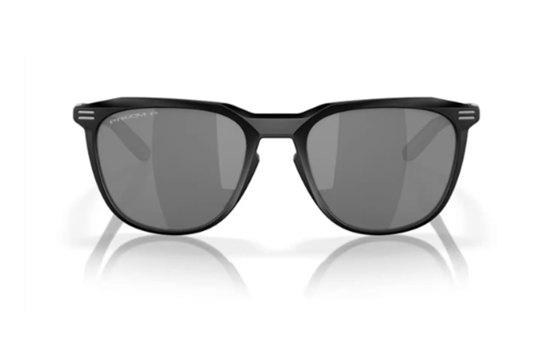 Lookbook Gafas de sol negras unisex Oakley con rayas irregulares para parejas. 0OO9286A-02