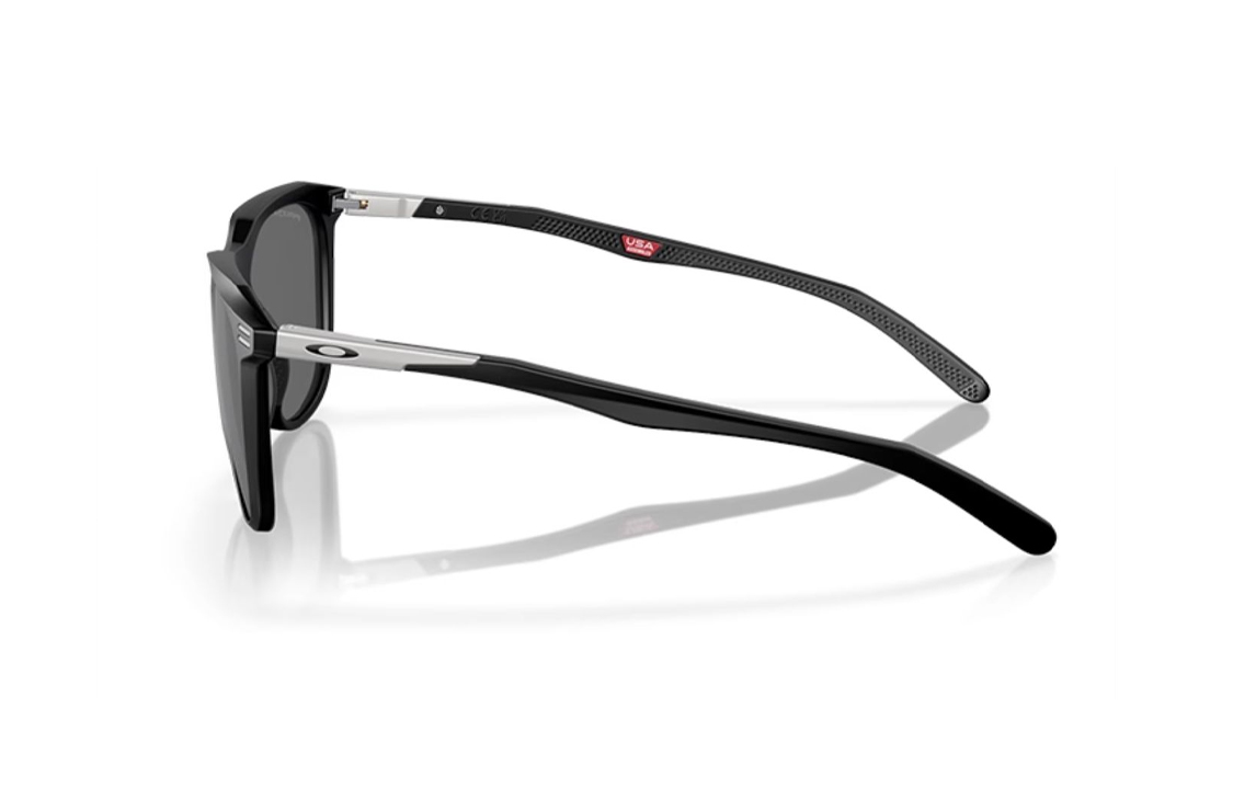 Shop Gafas de sol negras unisex Oakley con rayas irregulares para parejas. 0OO9286A-02