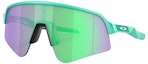 Buy Oakley 男女不規則綠色墨鏡搭配Onobtanium鏡腿。 OO94651139
