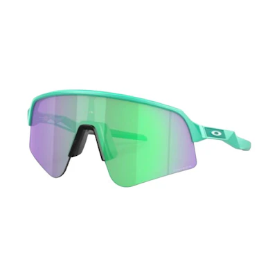 Oakley Unisex Irregular Shape Green Sunglasses with Onobtanium Temples. OO94651139