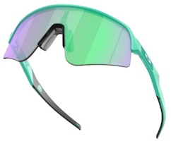 Oakley 男女不規則綠色墨鏡搭配Onobtanium鏡腿。 OO94651139 Lookbook Oakley 男女不規則綠色墨鏡搭配Onobtanium鏡腿。 OO94651139