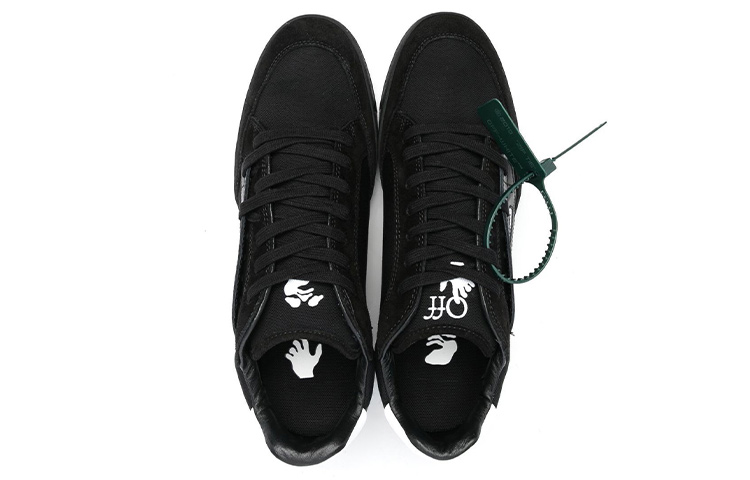 Shop 오프화이트 블랙 가죽 스니커즈 (Off-White Black Leather Sneakers) OMIA227C99FAB0021010