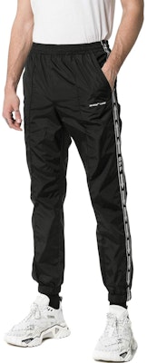 OFF-WHITE Black Jogger Sweatpants Elastic Waist Regular Fit OMCA090S19A230011000 Lookbook OFF-WHITE Black Jogger Sweatpants Elastic Waist Regular Fit OMCA090S19A230011000