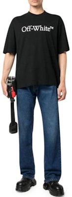 OFF-WHITE 高腰宽松直筒牛仔裤 蓝色 OMYA177F23DEN0024400 Lookbook OFF-WHITE 高腰宽松直筒牛仔裤 蓝色 OMYA177F23DEN0024400