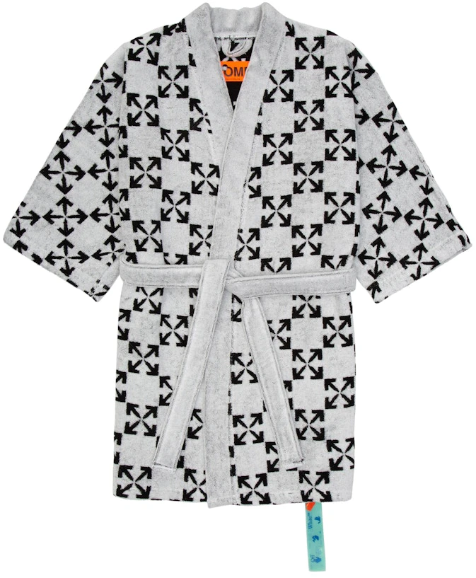 off-white-arrow-pattern-bathrobe-white-black