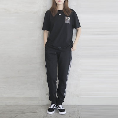 OFF-WHITE 黑色侧条纹字母印花运动裤 OMCH008E18A200011000 Shop OFF-WHITE 黑色侧条纹字母印花运动裤 OMCH008E18A200011000