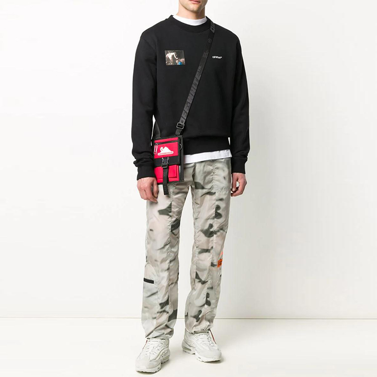 Shop OFF-WHITE Caravaggio 天使印花黑色長袖衛衣 男款 OMBA025E20FLE0051010