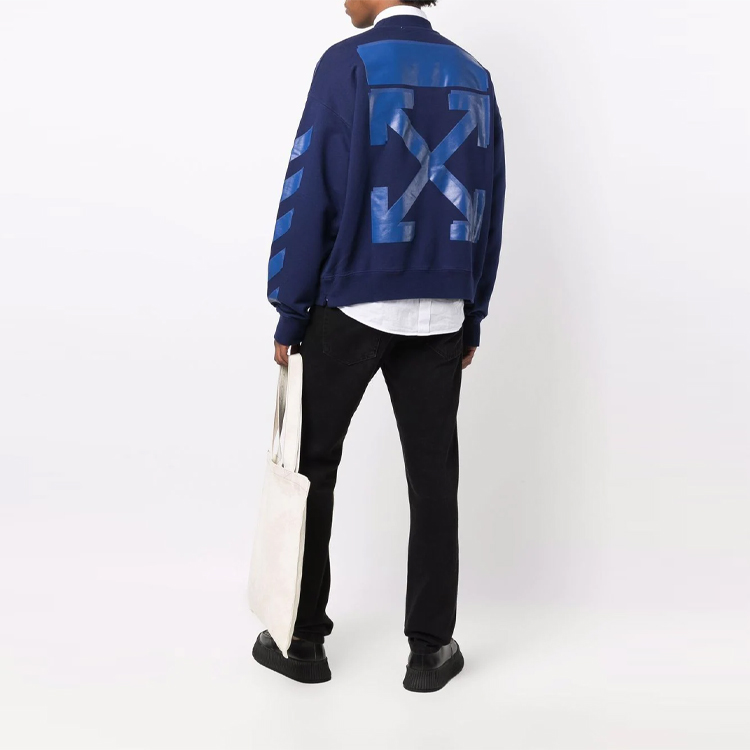 Lookbook OFF-WHITE FW21 Blue Geometric Arrow Crewneck Sweatshirt Relaxed Fit. OMBA054F21FLE0074545