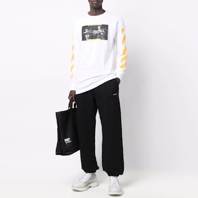OFF-WHITE 2021秋冬卡拉瓦乔印花白色长袖T恤 - 常规版型。 OMAB001F21JER0040184 Lookbook OFF-WHITE 2021秋冬卡拉瓦乔印花白色长袖T恤 - 常规版型。 OMAB001F21JER0040184