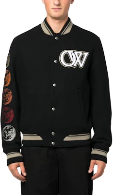Chaqueta Negra Casual Off-White FW23 con Letras Estampadas Hombre Corte Regular OMEH053F23FAB0021001 Lookbook Chaqueta Negra Casual Off-White FW23 con Letras Estampadas Hombre Corte Regular OMEH053F23FAB0021001