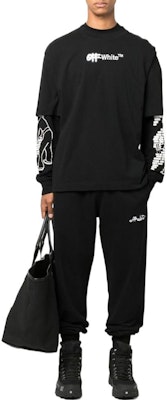 Pantalones Deportivos Negros OFF-WHITE Logo Bordado Corte Regular. OMCH033F22FLE0011001 Lookbook Pantalones Deportivos Negros OFF-WHITE Logo Bordado Corte Regular. OMCH033F22FLE0011001