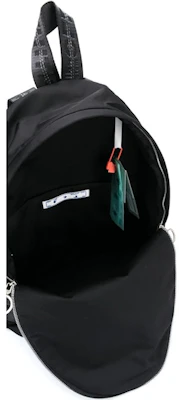 OFF-WHITE黑色Logo印花双肩包 Lookbook OFF-WHITE黑色Logo印花双肩包