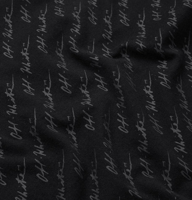 Lookbook Kaos Hitam Cetak Logo Off-White