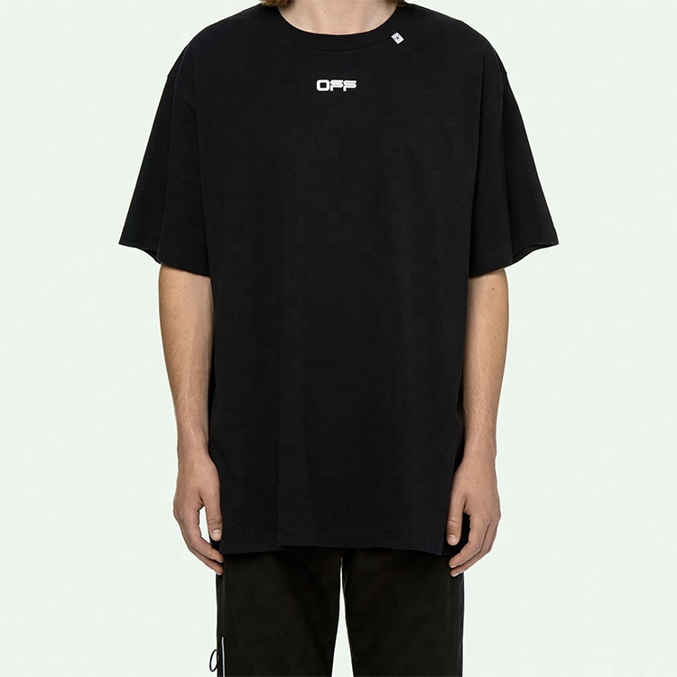 Lookbook Camiseta Negra Oversized Off-White con Diseño de Líneas Onduladas OMAA038R201850041001