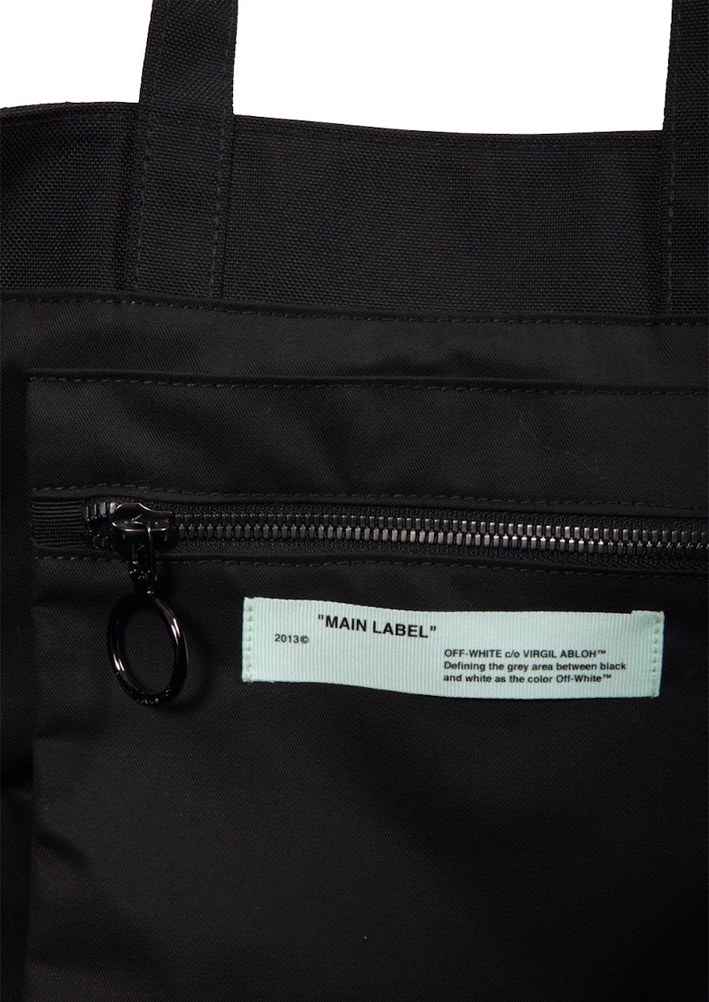 Lookbook OFF-WHITE Tas Tote "GOODS" Hitam Putih