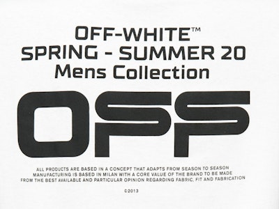 Kaos Slim Fit Off-White Garis Bergelombang Putih/Hitam Lookbook Kaos Slim Fit Off-White Garis Bergelombang Putih/Hitam