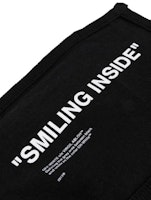 Topeng Muka Off-White Smiling Inside Hitam/Putih Lookbook Topeng Muka Off-White Smiling Inside Hitam/Putih