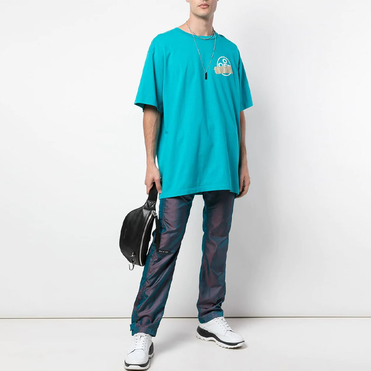 Shop OFF-WHITE SS20 Kaos Biru dengan Desain Patch Panah Emas Foil OMAA038R201850023948