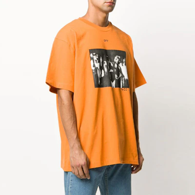 OFF-WHITE SS20 Kaos Crewneck Panah Spray Paint Oranye OMAA038R201850151910 Lookbook OFF-WHITE SS20 Kaos Crewneck Panah Spray Paint Oranye OMAA038R201850151910