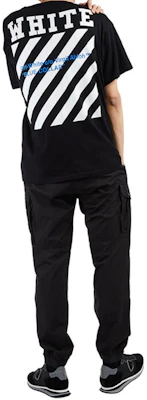 OFF-WHITE SS21 Baju Cotton Crewneck Grafik Berjalur Hitam. OMAA002G20JER0091034 Purchase OFF-WHITE SS21 Baju Cotton Crewneck Grafik Berjalur Hitam. OMAA002G20JER0091034