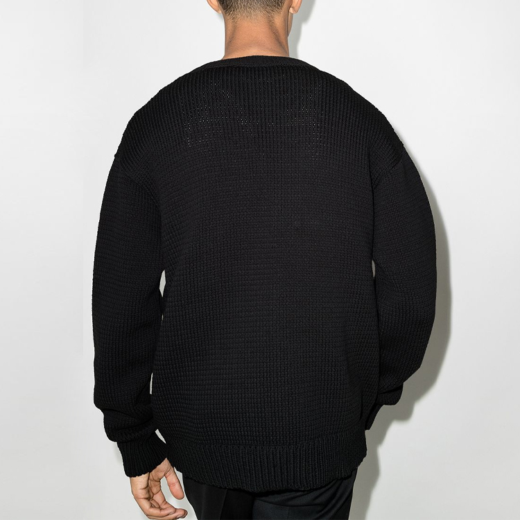 Shop 오프화이트 SS22 블랙 로고 니트 가디건 스웨터 딥 브이넥. OMHB014C99KNI0011020