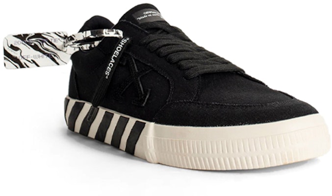 Off-White Vulc 低帮鞋 '黑色' OMIA085E20FAB0011010 Lookbook Off-White Vulc 低帮鞋 '黑色' OMIA085E20FAB0011010