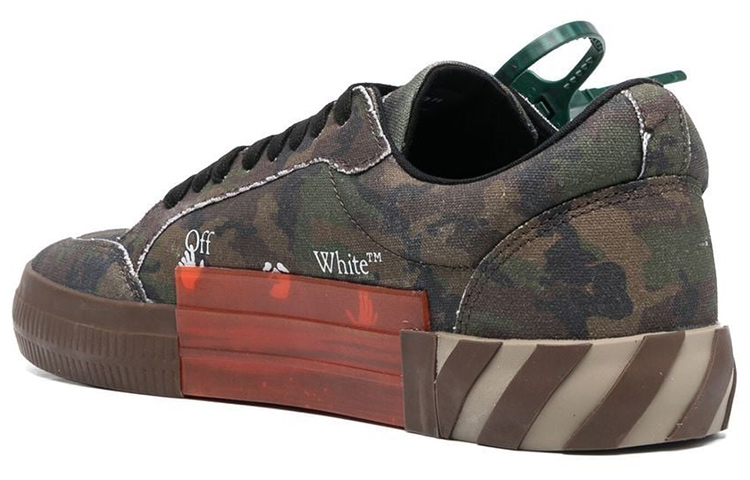 Shop Off-White 迷彩图案低帮褐色运动鞋 OMIA085F22FAB0045610
