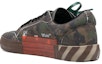 Shop Off-White 迷彩图案低帮褐色运动鞋 OMIA085F22FAB0045610