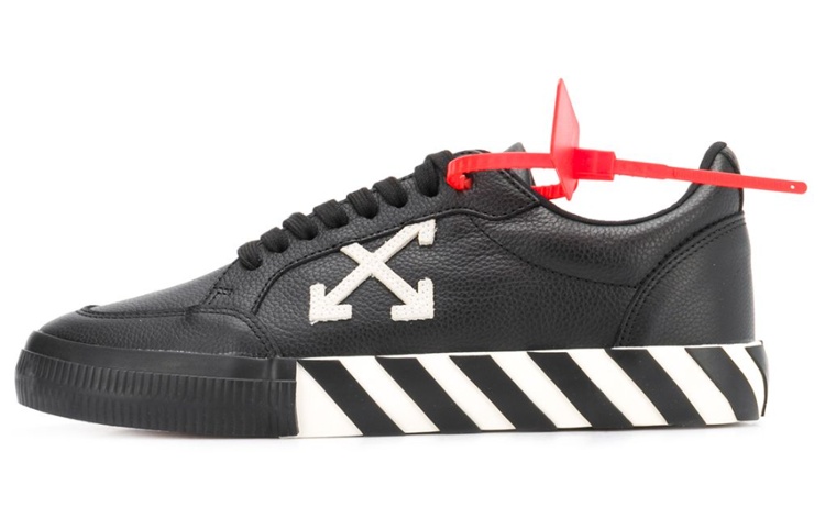 Buy Off-White 2020 バルカスニーカー (黒白) OMIA085S20D680381001
