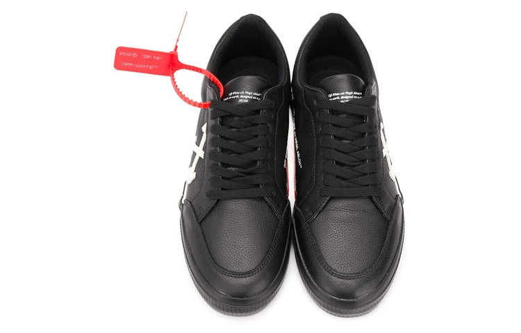 Shop Off-White 2020 バルカスニーカー (黒白) OMIA085S20D680381001