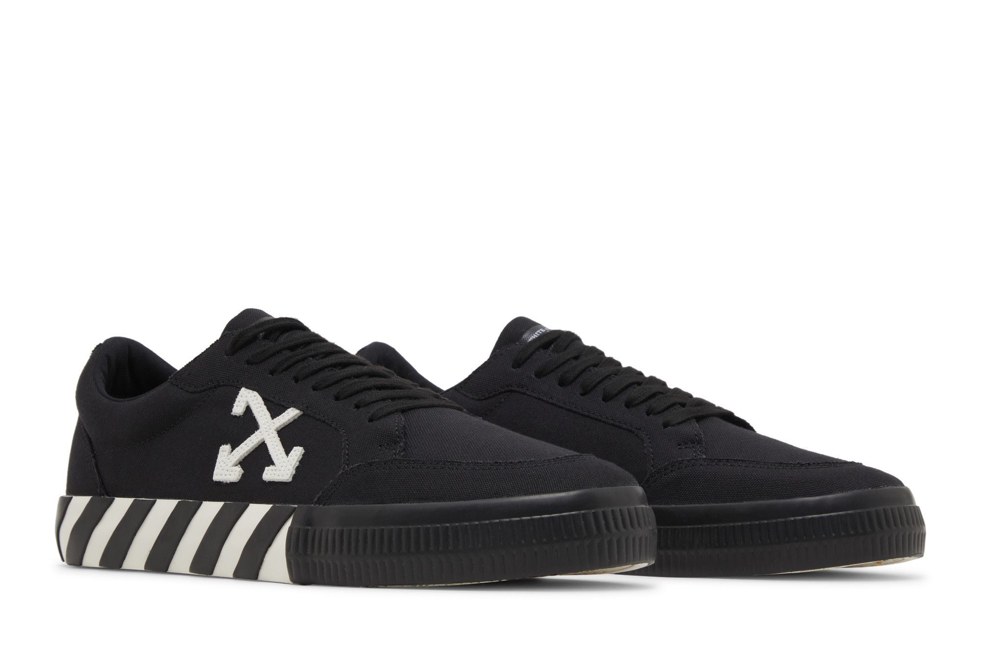 Cheap Off-White Vulcanized Low Schwarz Weiß Canvas Sneaker OMIA085C99FAB0061001