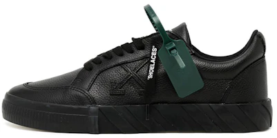 Off-White Vulcanized Low Total Black OMIA085C99LEA0011010 Off-White Vulcanized Low Total Black OMIA085C99LEA0011010