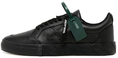 Off-White Vulcanized Low Total Black OMIA085C99LEA0011010 Off-White Vulcanized Low Total Black OMIA085C99LEA0011010