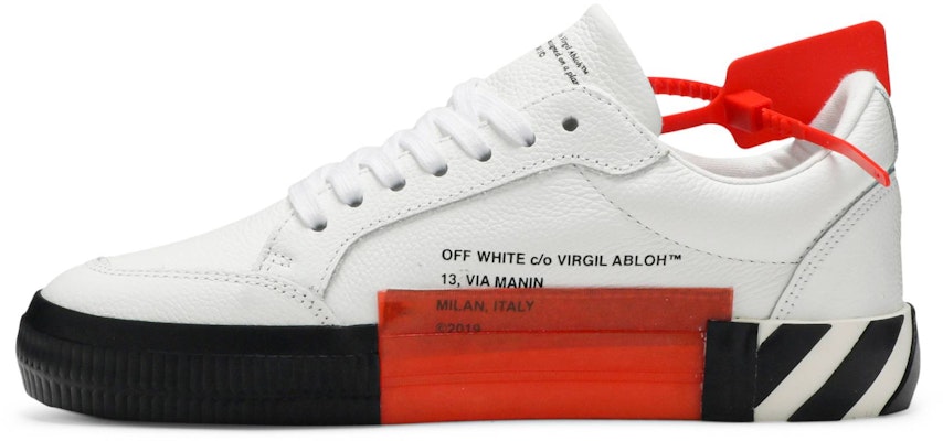 Sneaker Off-White Vulc 2020 'Putih Hitam' OMIA085S20D680380110 Lookbook Sneaker Off-White Vulc 2020 'Putih Hitam' OMIA085S20D680380110