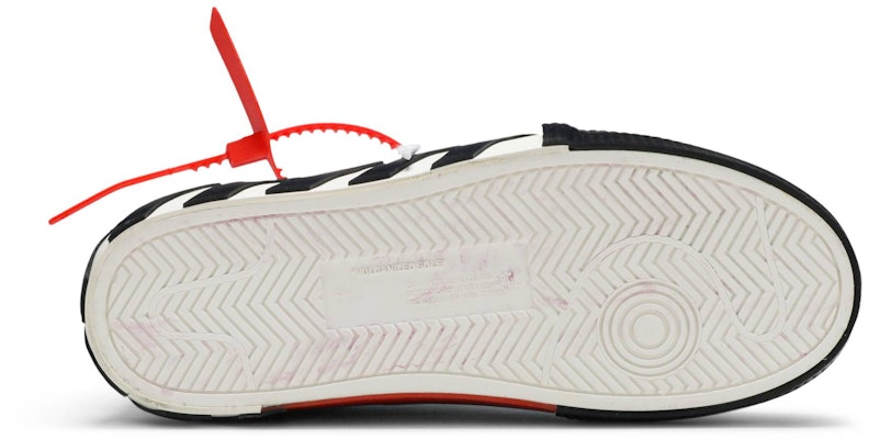 Sneaker Off-White Vulc 2020 'Putih Hitam' OMIA085S20D680380110 Shop Sneaker Off-White Vulc 2020 'Putih Hitam' OMIA085S20D680380110