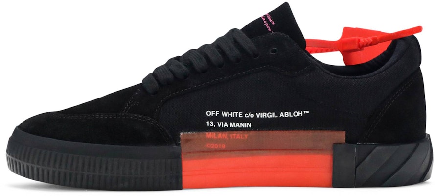 Off-White 黑色绒面低帮板鞋 OMIA085R20C210501010 Lookbook Off-White 黑色绒面低帮板鞋 OMIA085R20C210501010