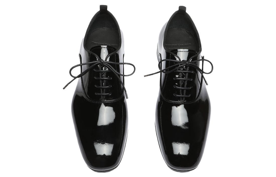 Lookbook "Oxford Cap-Toe 'Negro Patentado' de Officine Creative" OCUHARY004VERN11000