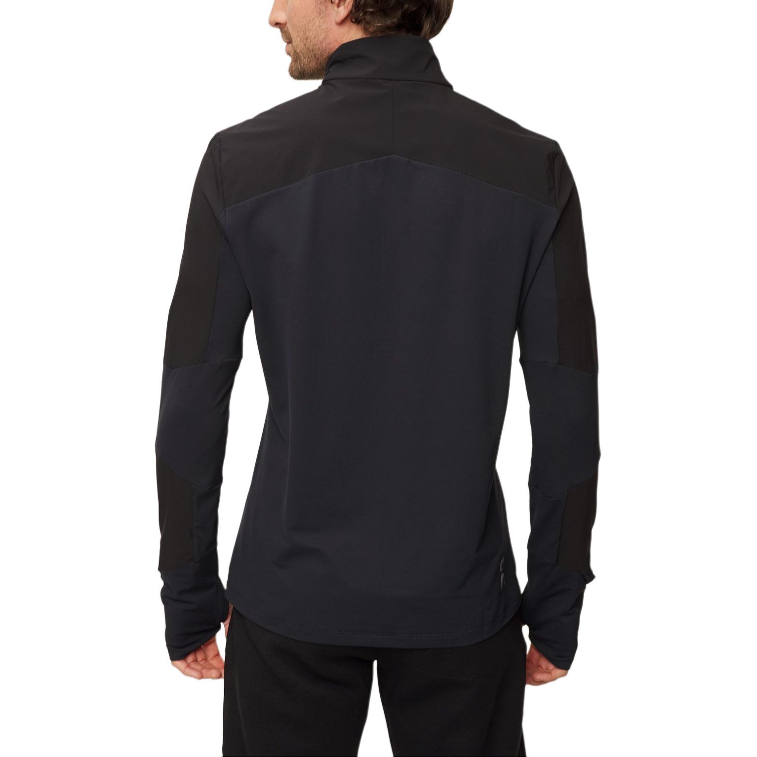 Shop 온러닝 트레일 브레이커 엘라스틱 DWR 하프집 풀오버 블랙 스웻셔츠. 13300705