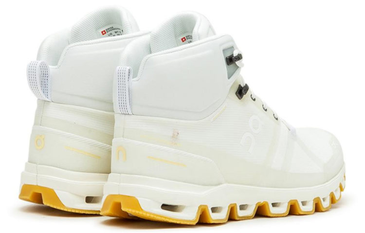 Shop On Cloudrock Edge Raw防水减震登山靴 '白色' 43.99534