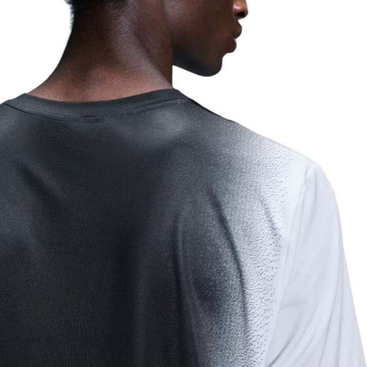 Sizing On Running Court Gradient 網球圓領T恤 黑白配色 - 舒適版型 1ME10860299