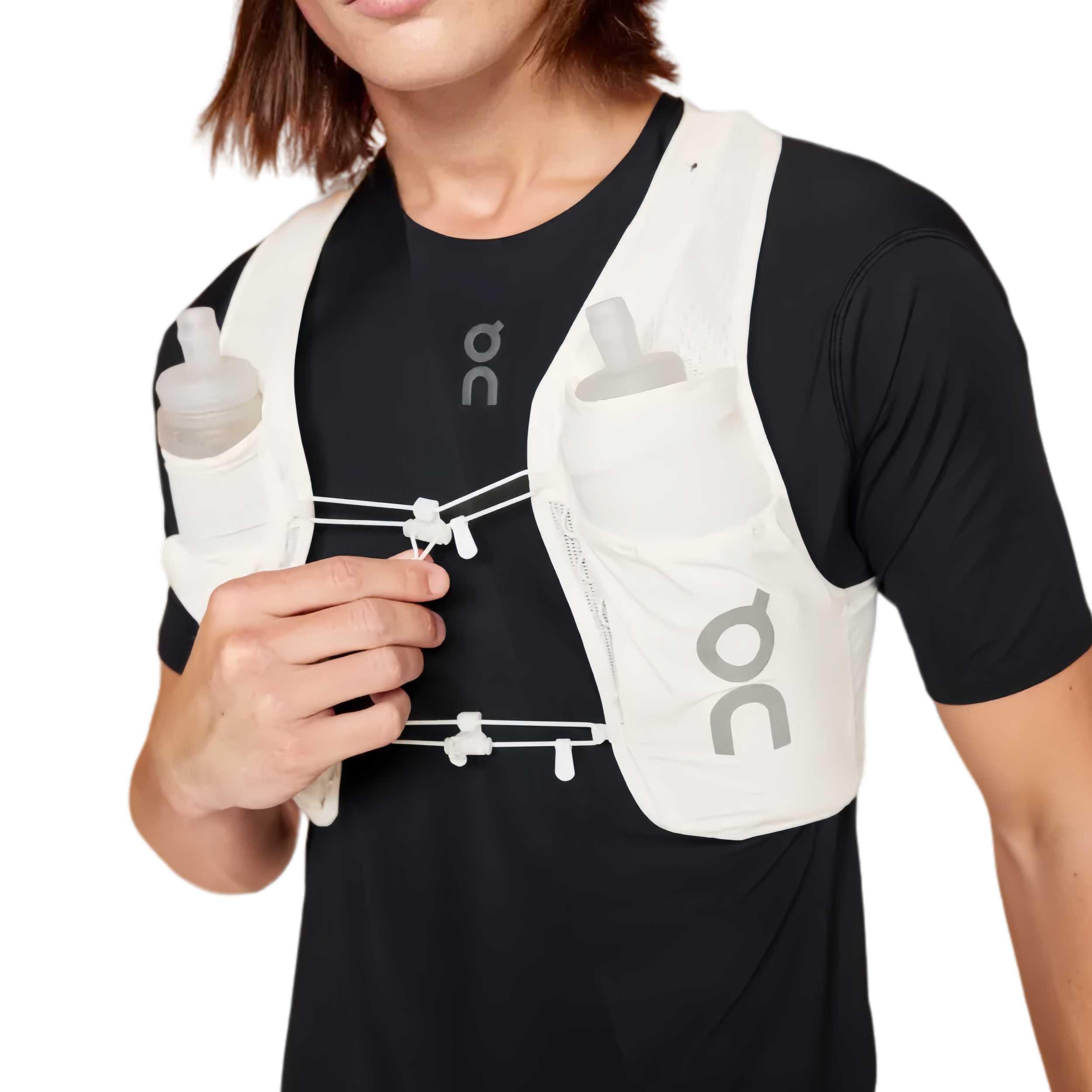 On Running Ultra Vest 5L Lightweight Comfortable Sports Vest Unisex White 2UD30030864
