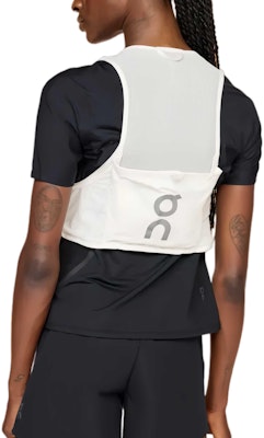 On Running Ultra 5L輕量舒適運動背心 男女適用 白色 2UD30030864 Lookbook On Running Ultra 5L輕量舒適運動背心 男女適用 白色 2UD30030864