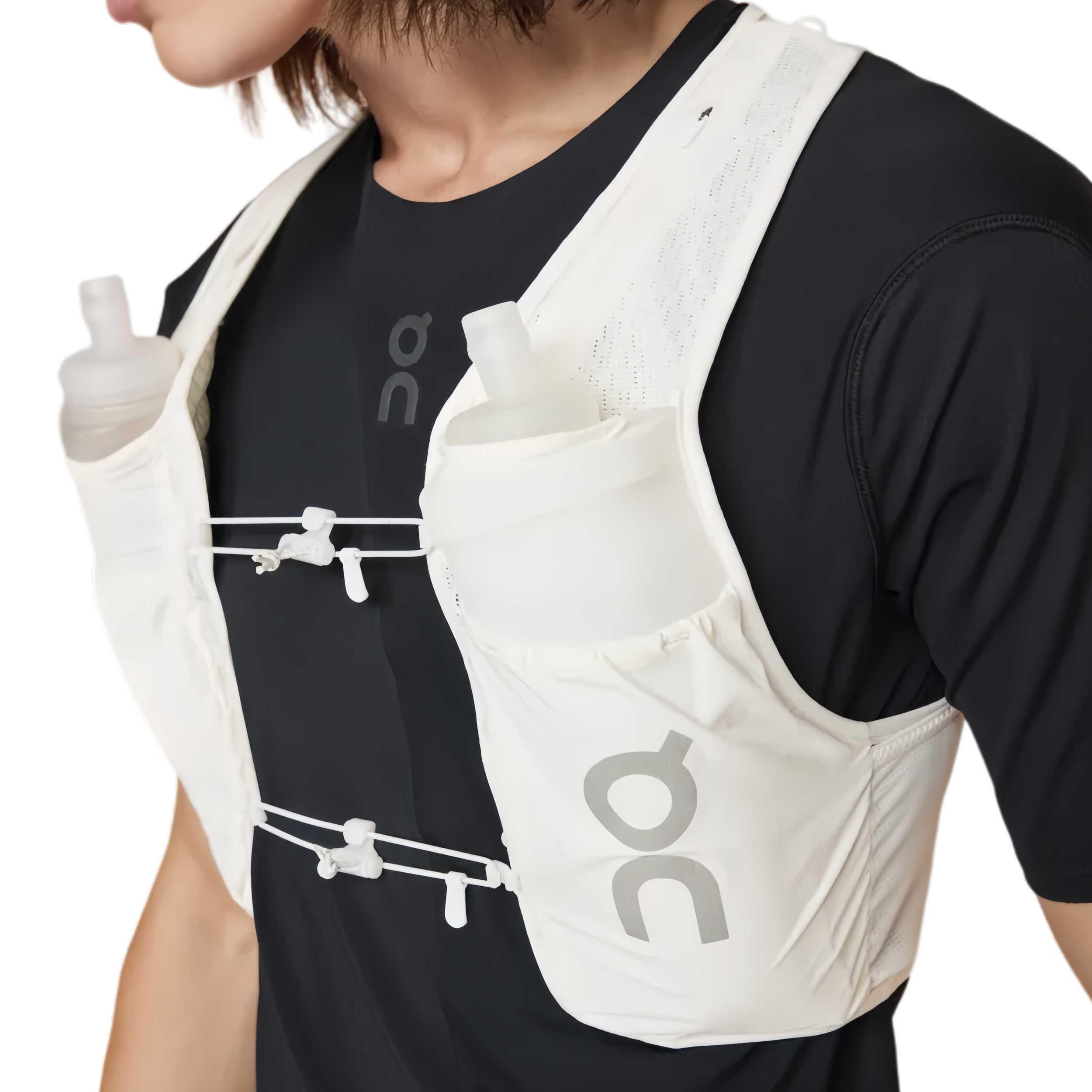 Shop On Running Ultra 5L輕量舒適運動背心 男女適用 白色 2UD30030864